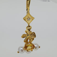 Load image into Gallery viewer, Flower Pearls Earrings
